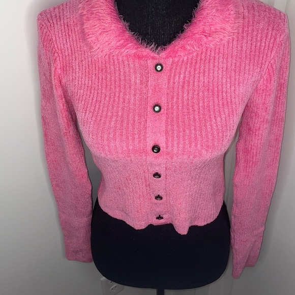 Urban Outfitters Rose Crop Sweater with Faux Fur Collar Size L - Picture 7 of 8